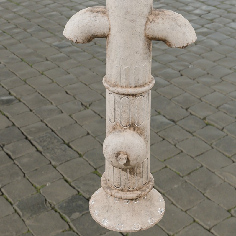 Vintage Cast Iron Fire Hydrant – Low Poly PBR with LODs